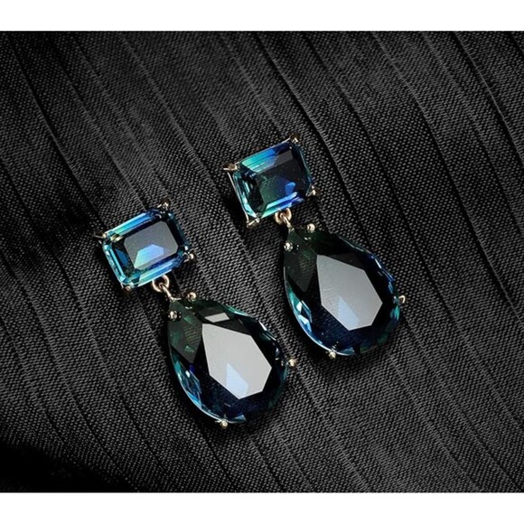Shimmering Ocean Water Earrings,  Sparkling Blue Green Crystal Jewelry- NEW! - Picture 4 of 7